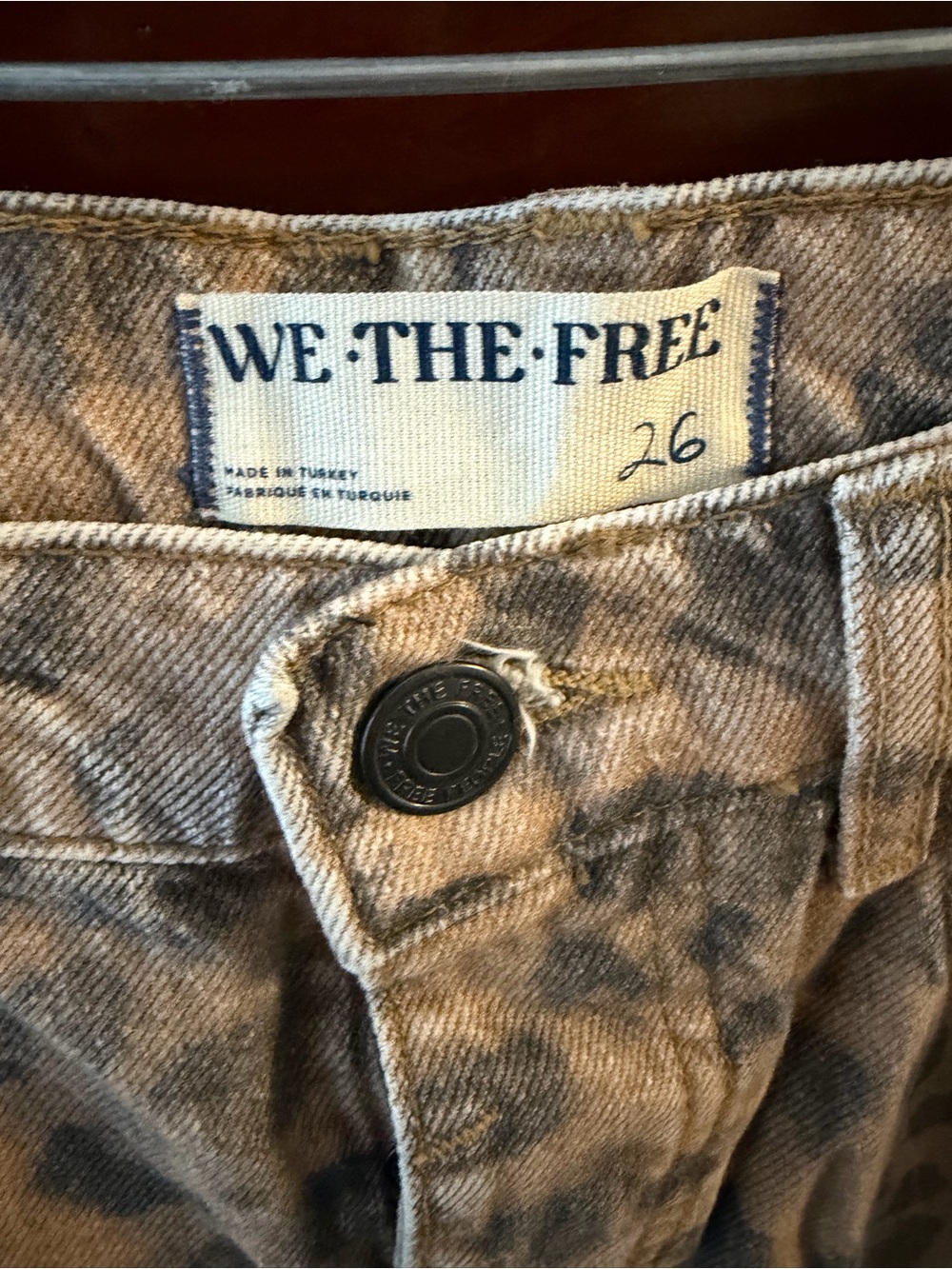 We The Free Leopard-Print barrel jeans in Tan and Gray. Size 26 - Picture 8 of 10